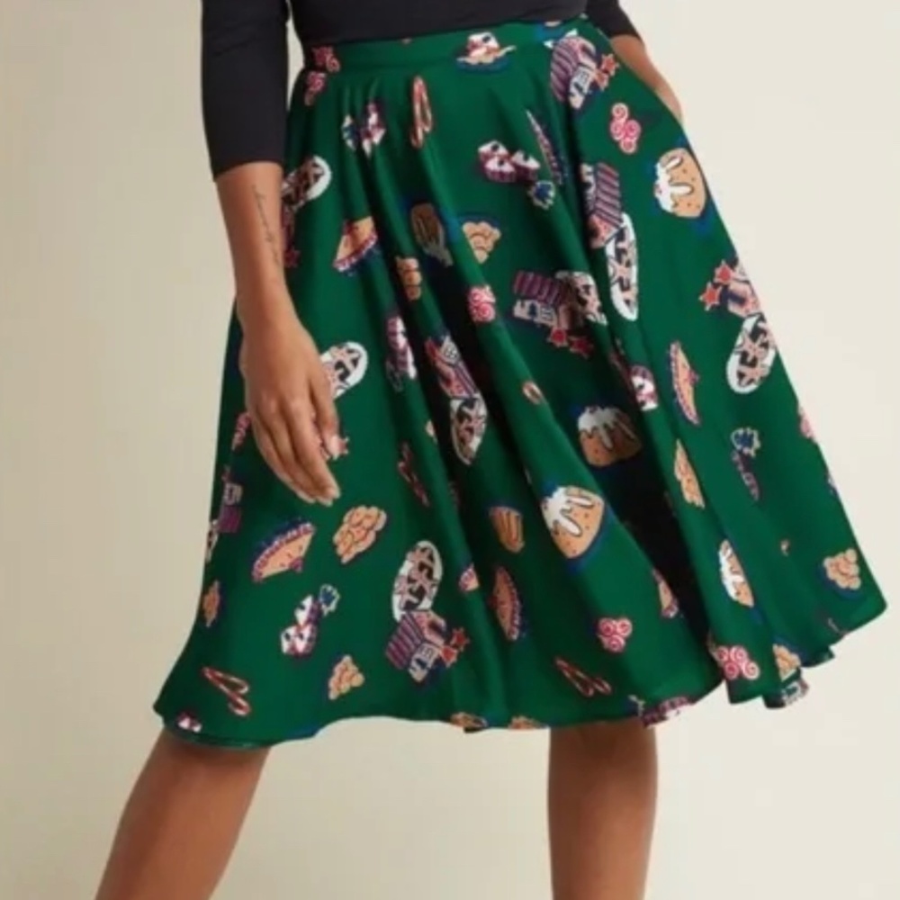 Brand New Green ModCloth Holiday Christmas Dessert Midi Skirt, Size Medium.